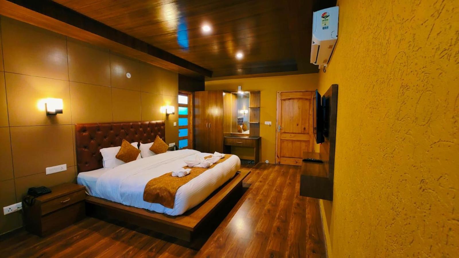 The Vista Legacy Resort, Manali - #Near Mall Road #Centrally Heated & Air Cooled Rooms #Big Parking #Best Selling #Premium Rooms #Luxury Collection #Open Terrace #Lift #Playing Zone #Property Of The Year Manali (Himachal Pradesh) Exterior photo