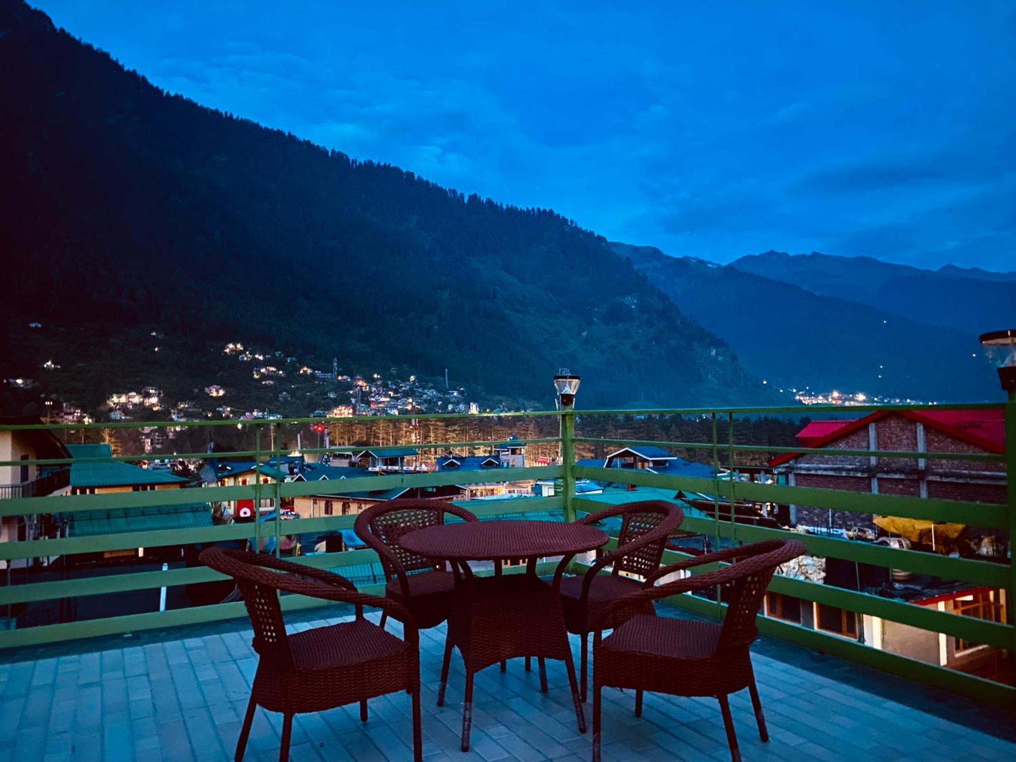 The Vista Legacy Resort, Manali - #Near Mall Road #Centrally Heated & Air Cooled Rooms #Big Parking #Best Selling #Premium Rooms #Luxury Collection #Open Terrace #Lift #Playing Zone #Property Of The Year Manali (Himachal Pradesh) Exterior photo